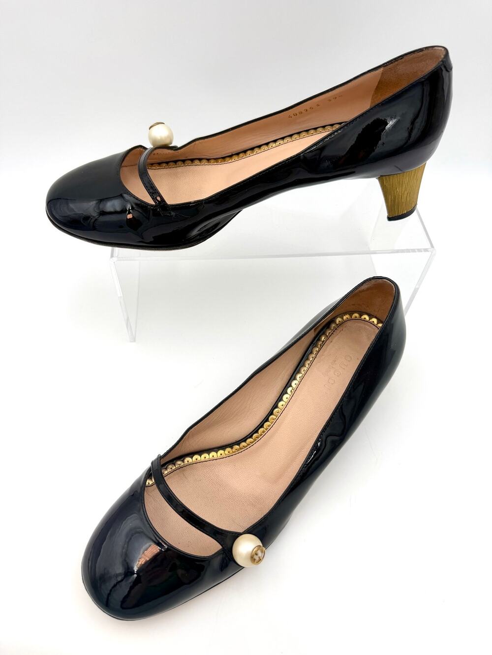 Gucci Vernice Mary Jane Pumps Black Patent Leather Size 39.5 / 9.5 Faux Pearl